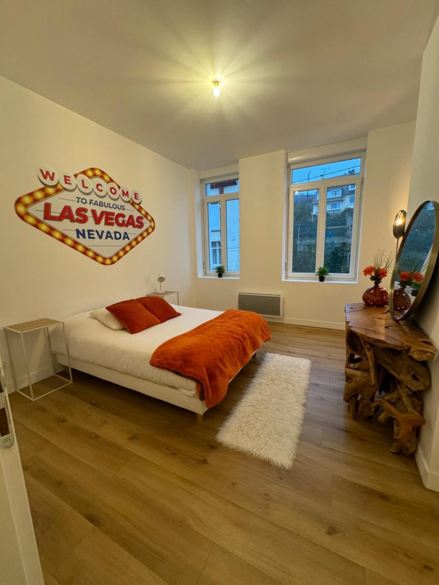 Le Casino Royal A Proximite Du Port Holiday home